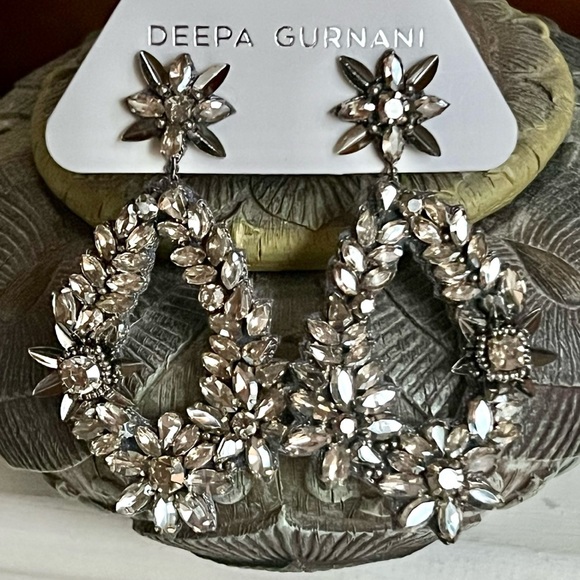 🌺🎉HP🎉🌺 NWT Deepa Gurnani Beaded Crystal Chandeliers - Picture 10 of 16